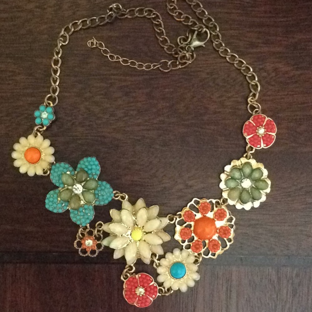 Retro flower statement necklace